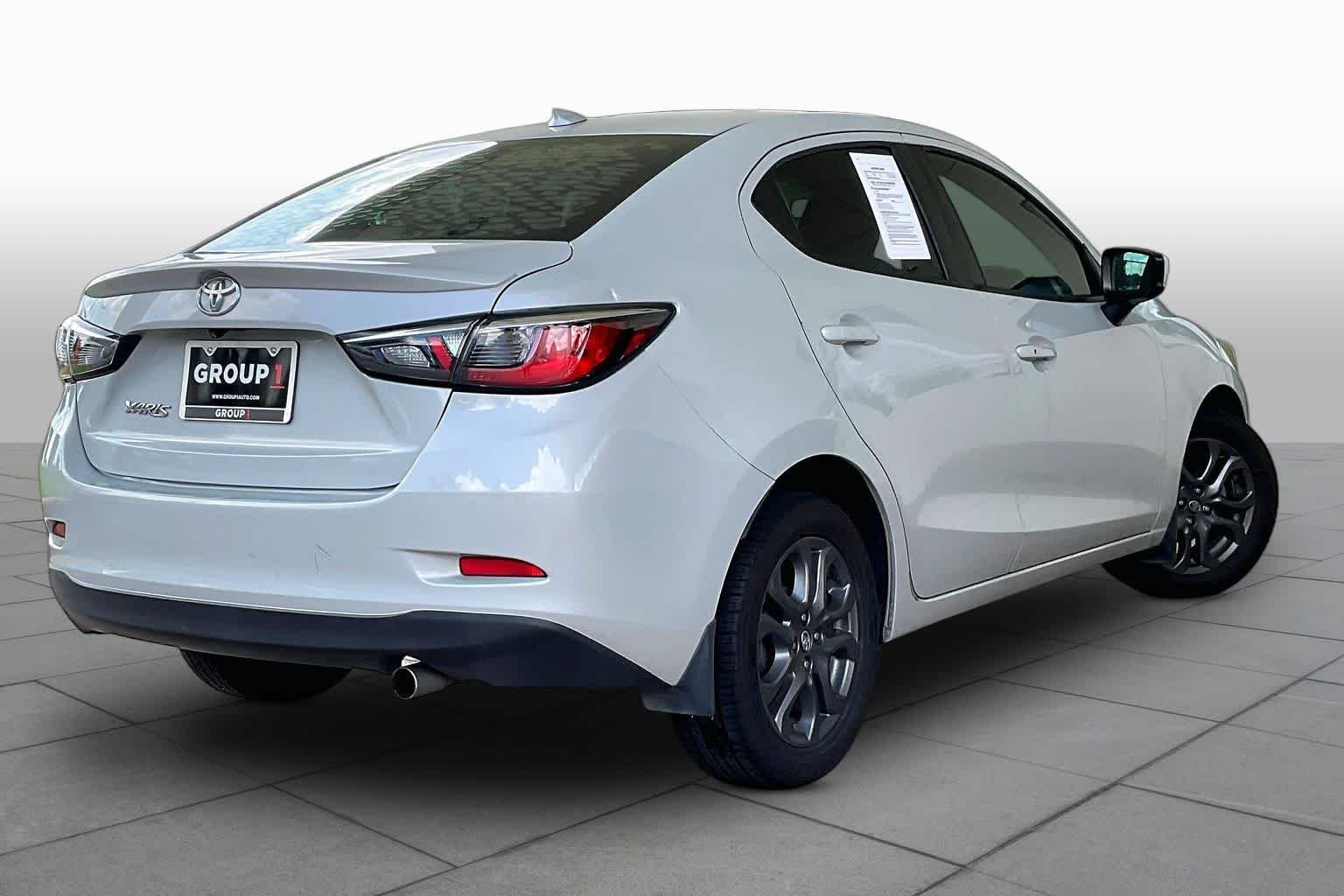 Used 2019 Icicle Toyota LE image 11
