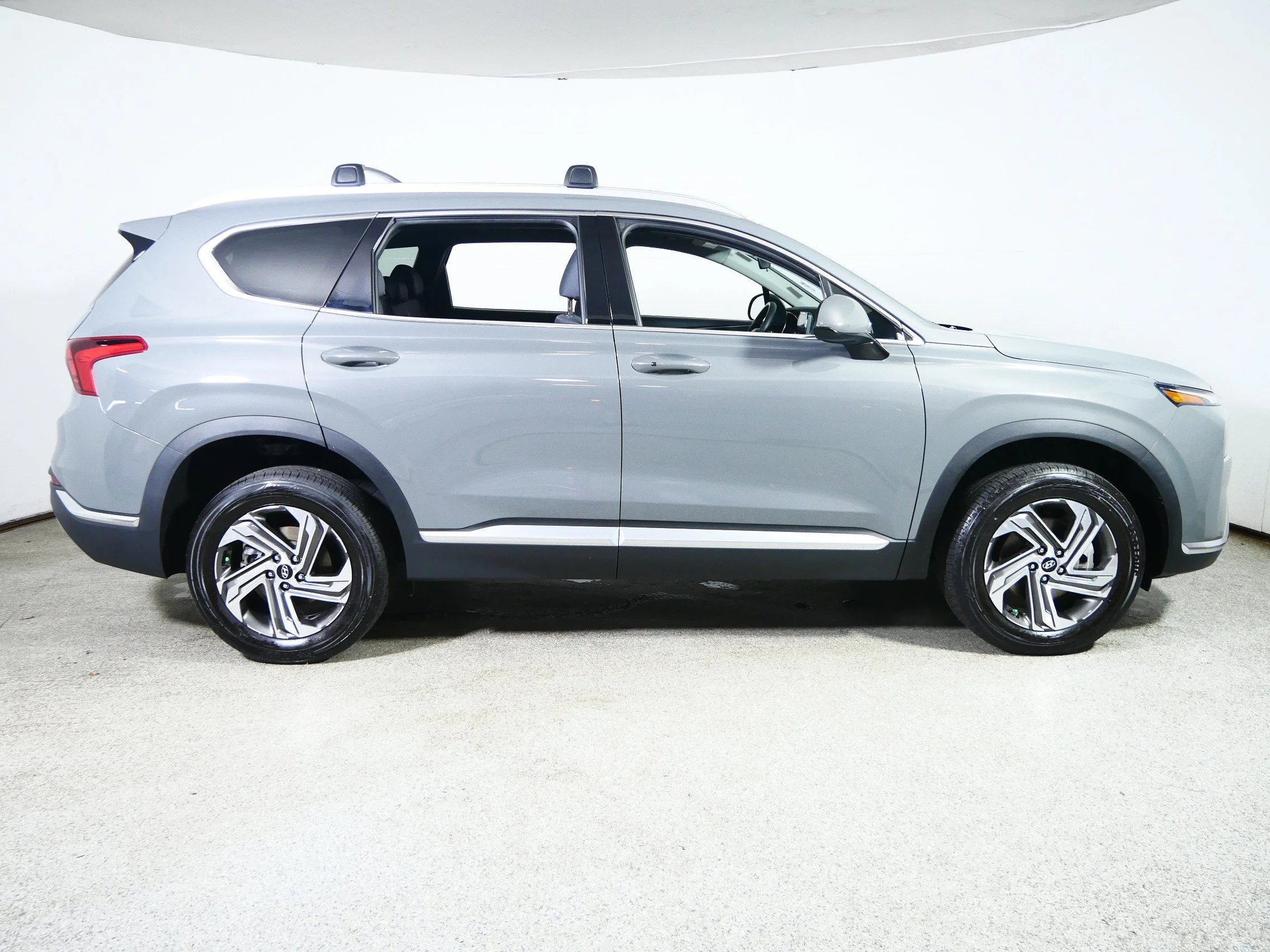 Used 2022 Hampton Gray Hyundai SEL image 8