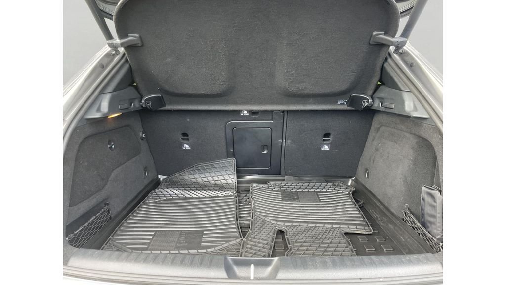 Used 2018 Gray Mercedes-Benz GLA 250 image 9