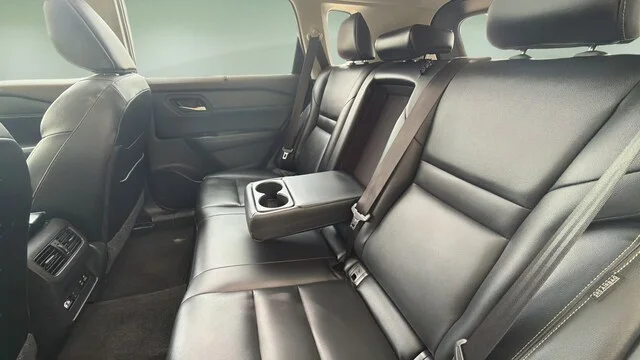 Used 2023 Pearl White Tricoat Nissan SL image 11