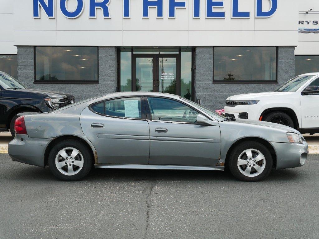 Used 2008 Shadow Gray Metallic Pontiac Base image 1