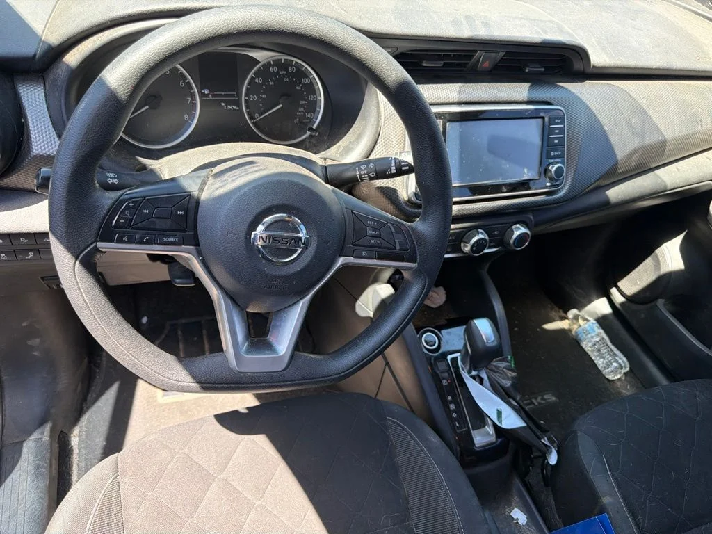 Used 2020 Gray Nissan S image 12