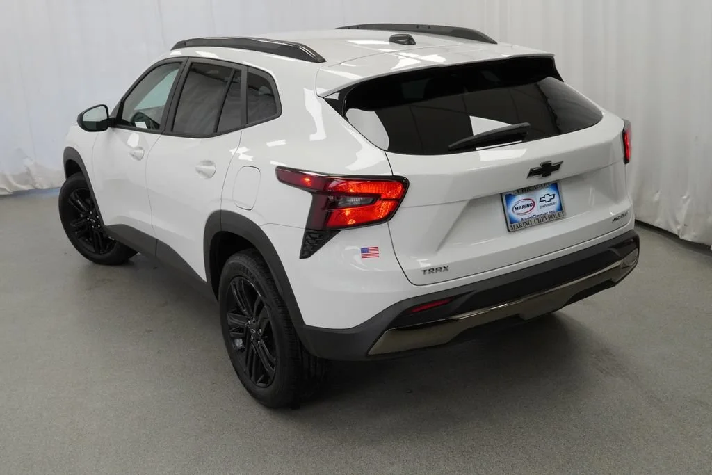 New 2026 Summit White Chevrolet ACTIV image 35