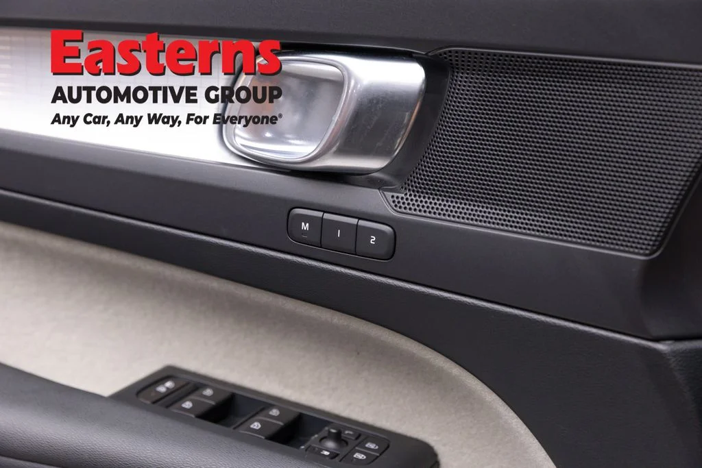 Used 2019 Black Volvo Momentum image 19