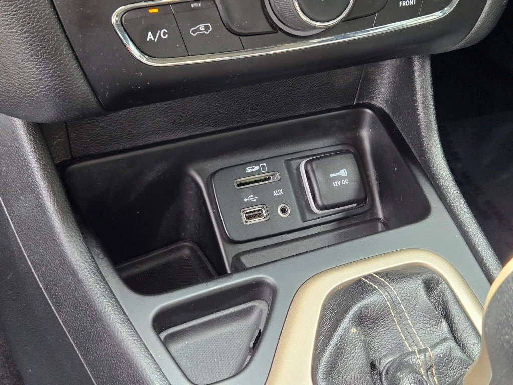 Used 2014 Gray Jeep Latitude image 25