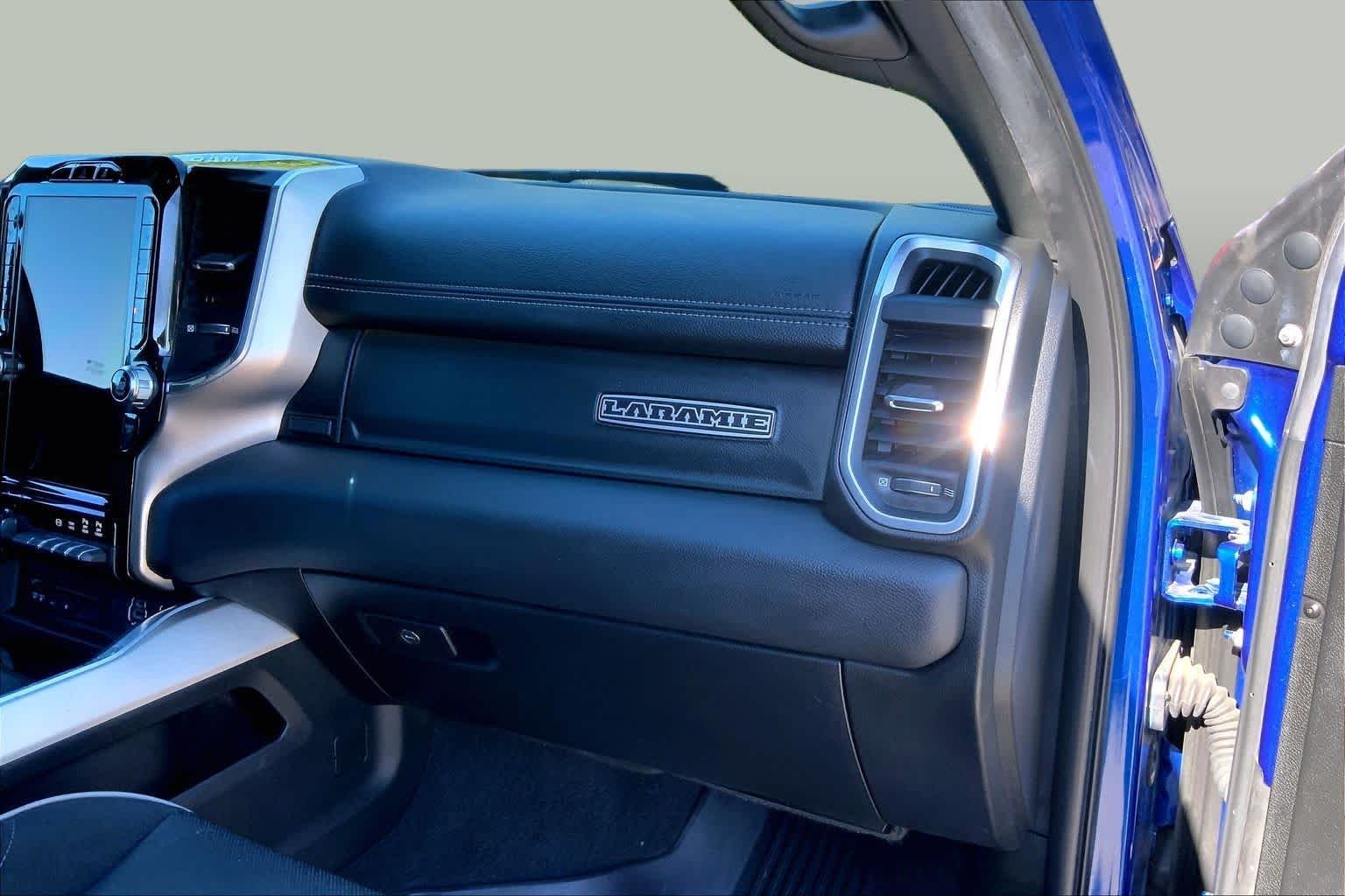 Used 2019 Blue Streak Pearlcoat Ram Laramie image 18