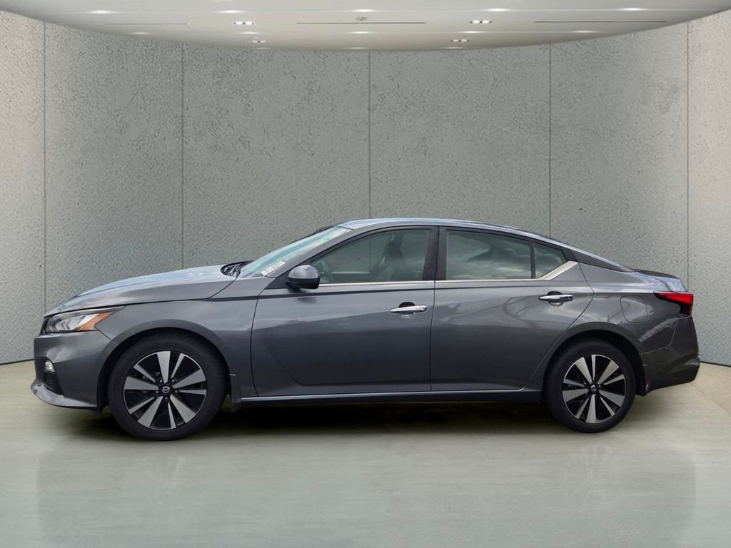 Used 2022 Gray Nissan 2.5 SV image 2