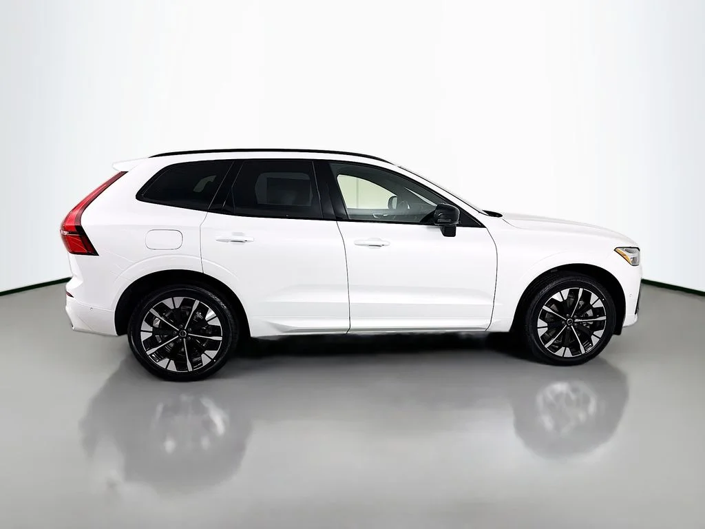New 2026 Crystal White Volvo T8 Plus image 8