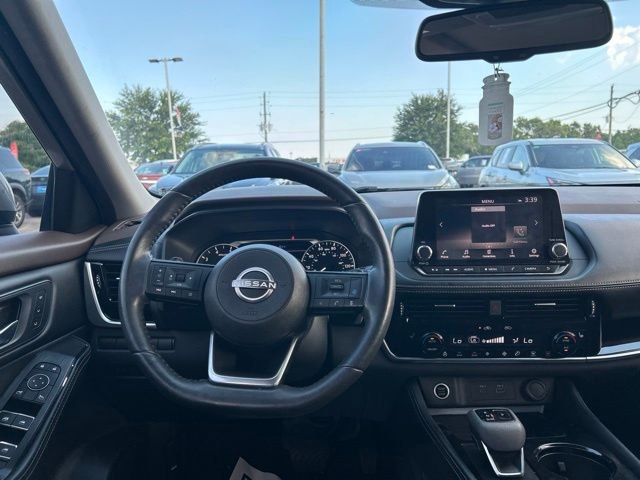 Used 2022 Gold Nissan SL image 24