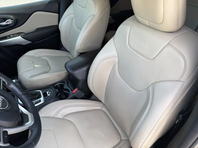 Used 2018 Gray Jeep Limited image 19