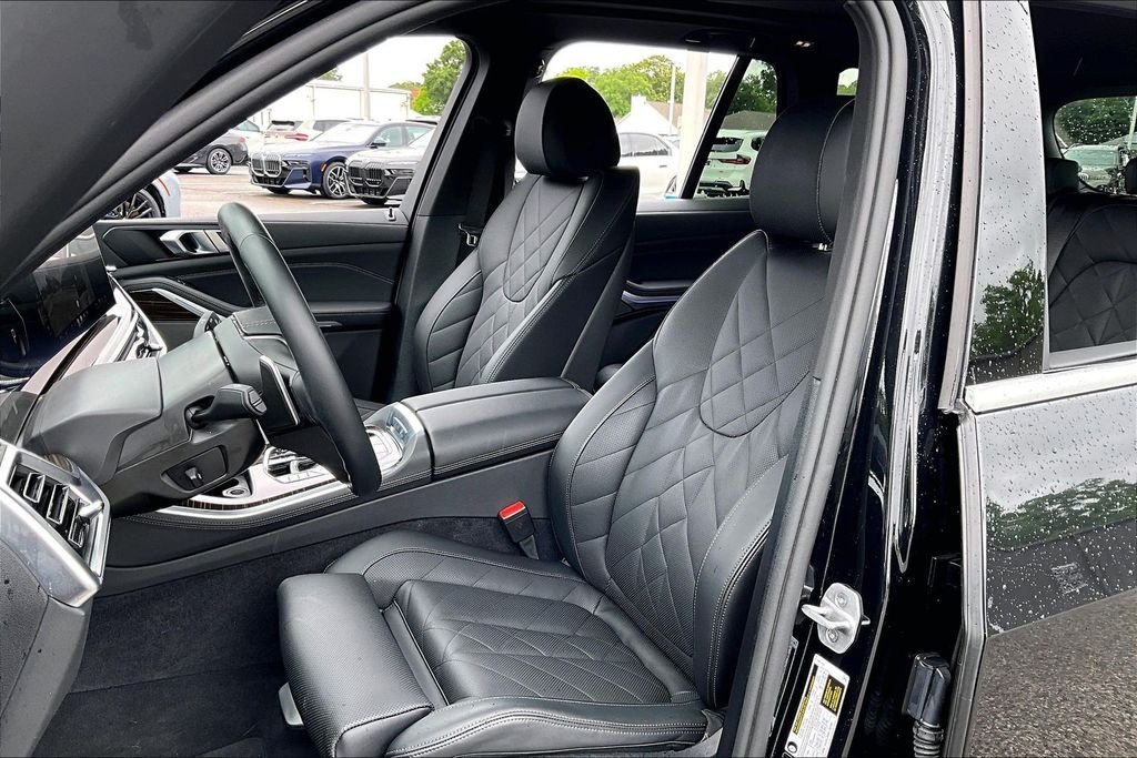 Used 2026 Black BMW xDrive40i image 17