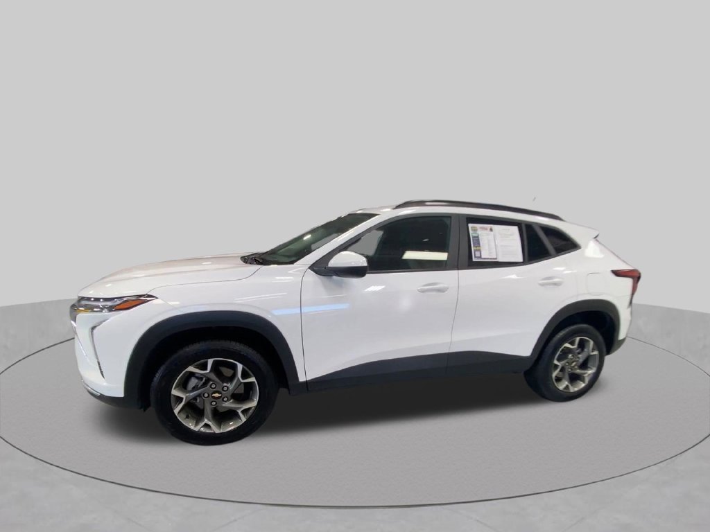 2025 Chevrolet Trax LT - Photo 6