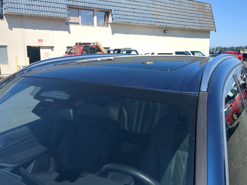 Used 2021 Blue BMW xDrive40i image 23