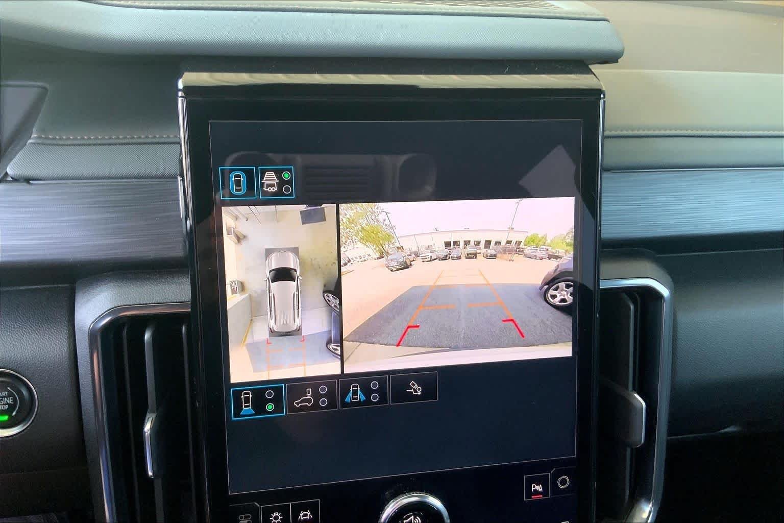 Used 2025 White Frost Tricoat GMC AWD AT4 image 28