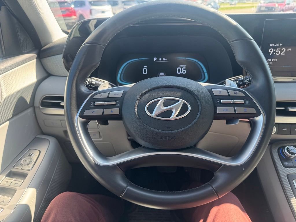 Used 2025 Red Hyundai SEL image 31