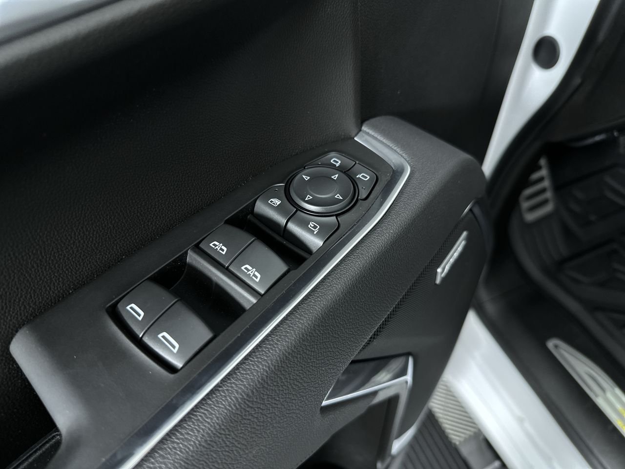2025 Chevrolet Silverado 1500 LTZ - Photo 121