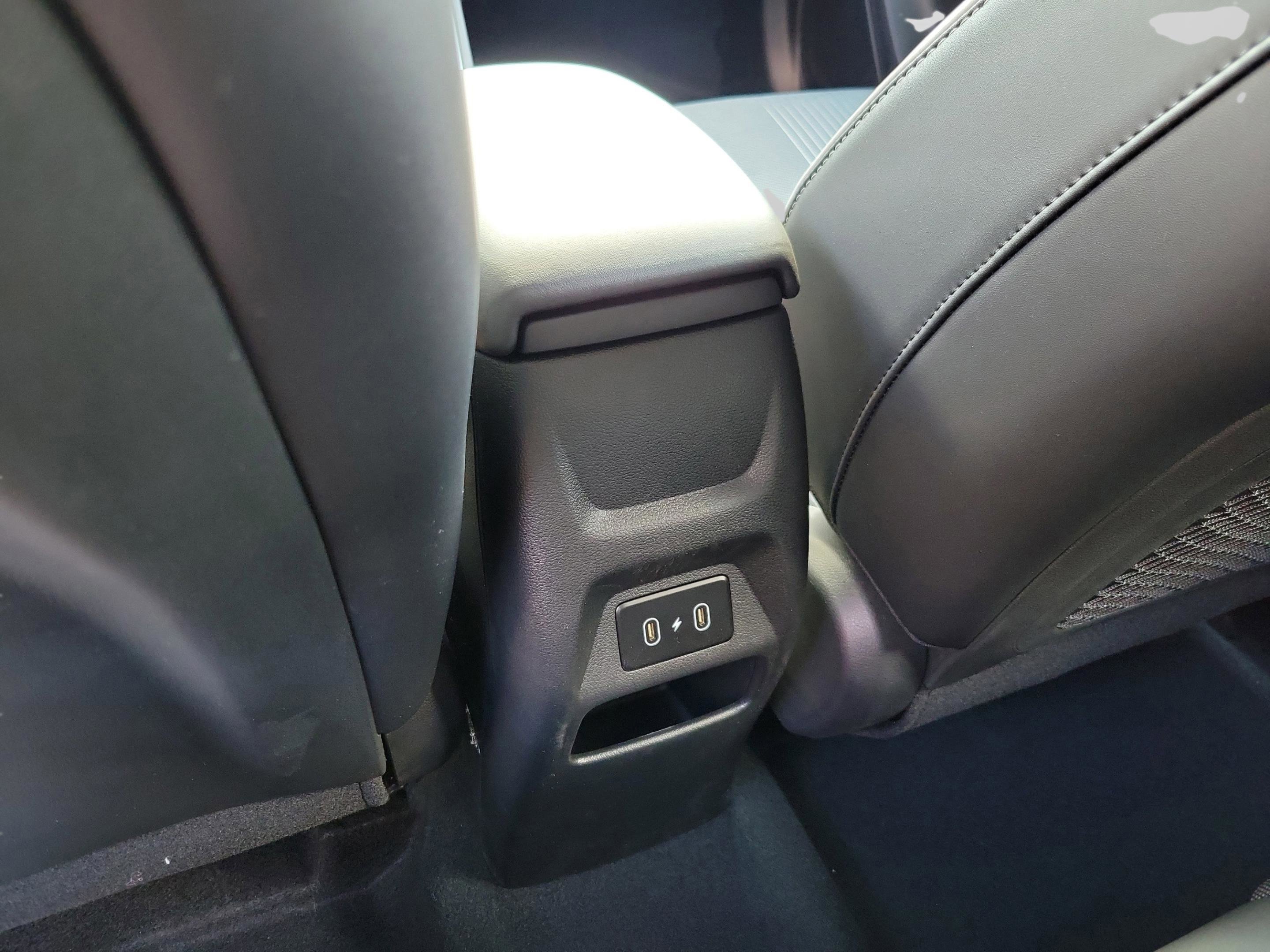 2025 Hyundai Venue Limited - Photo 9