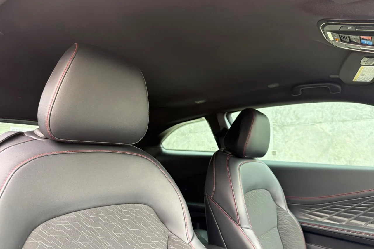 Used 2025 DIAMOND BLACK CRYST Dodge R/T image 15
