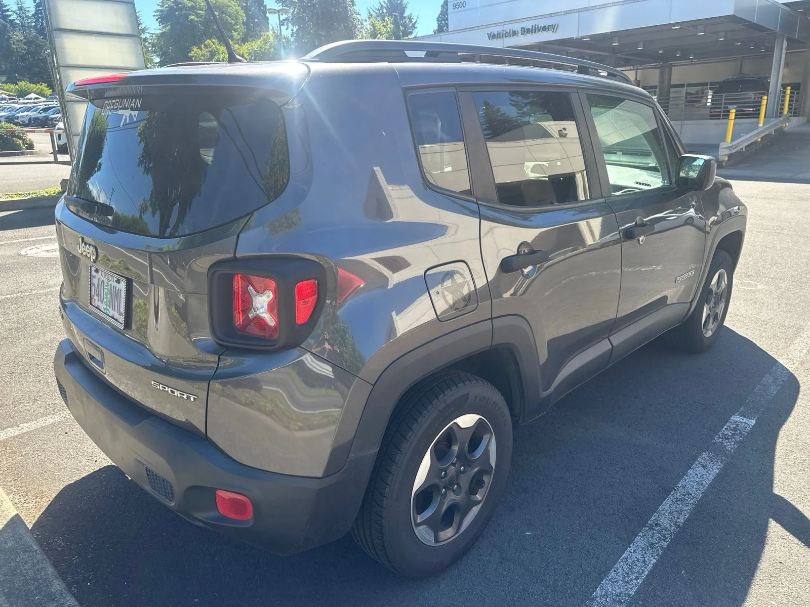 Used 2018 Crystal Metallic Jeep Sport image 3