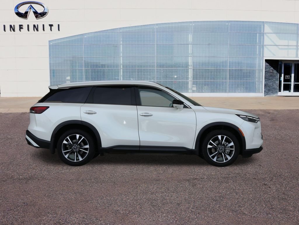 Certified Used 2023 White INFINITI LUXE image 57