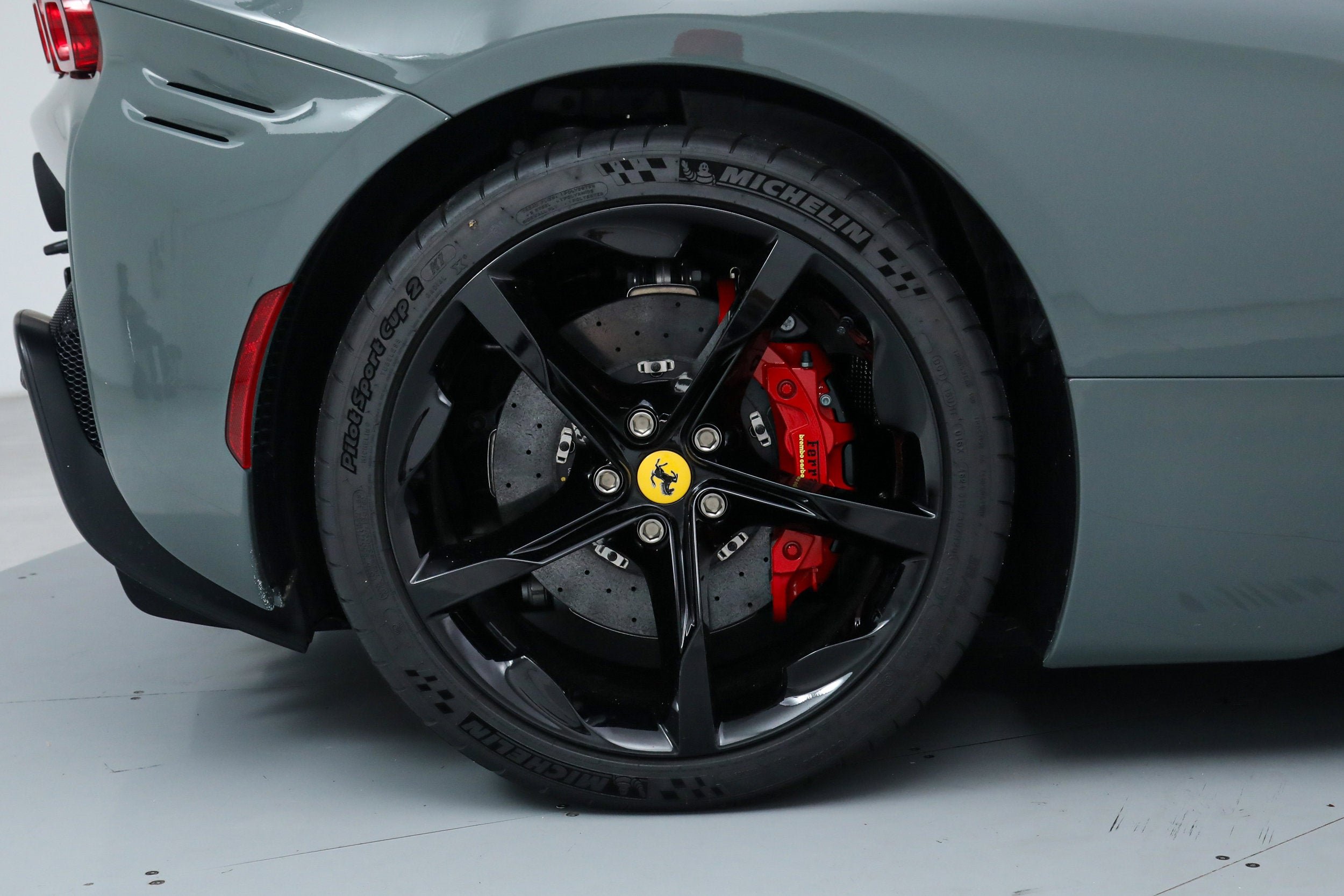 Certified Used 2025 Grigio Medio Ferrari  image 39