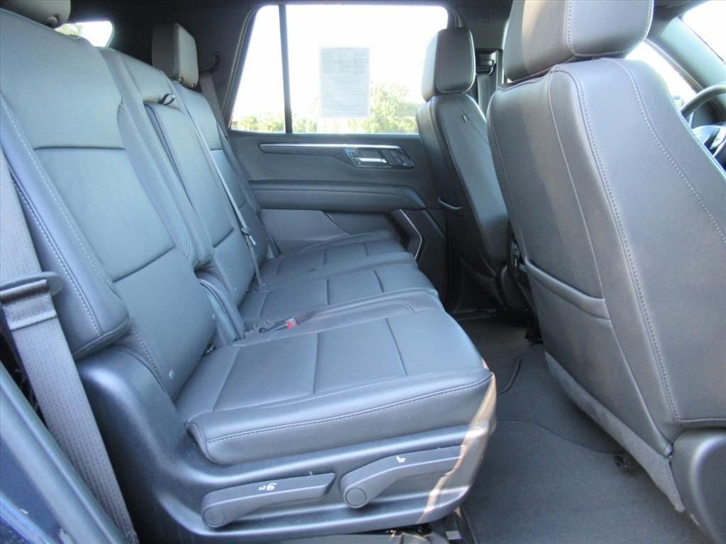 Used 2025 Gray Chevrolet Z71 image 30
