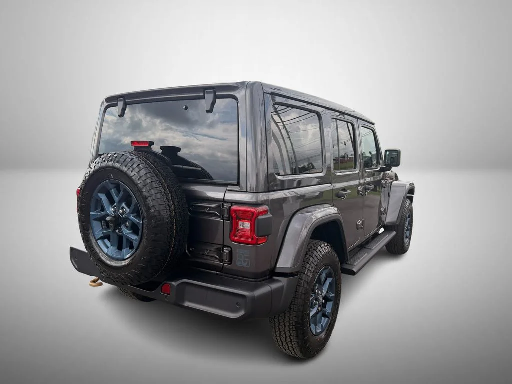 New 2026 Granite Crystal Metallic Clear-Coat Exterior Paint Jeep 85th Anniversary Edition image 4