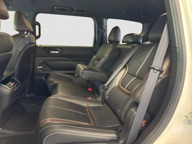 Used 2025 Aspen White Tricoat Nissan SL image 14