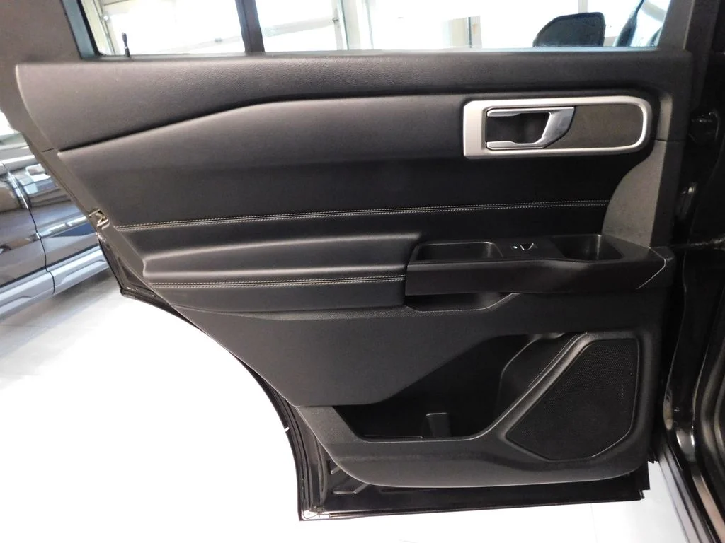 Used 2020 Agate Black Metallic Ford XLT image 30