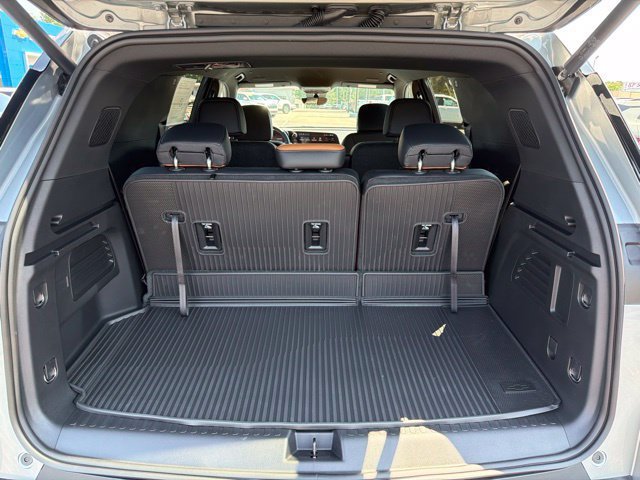2027 Chevrolet Traverse Z71 - Photo 16