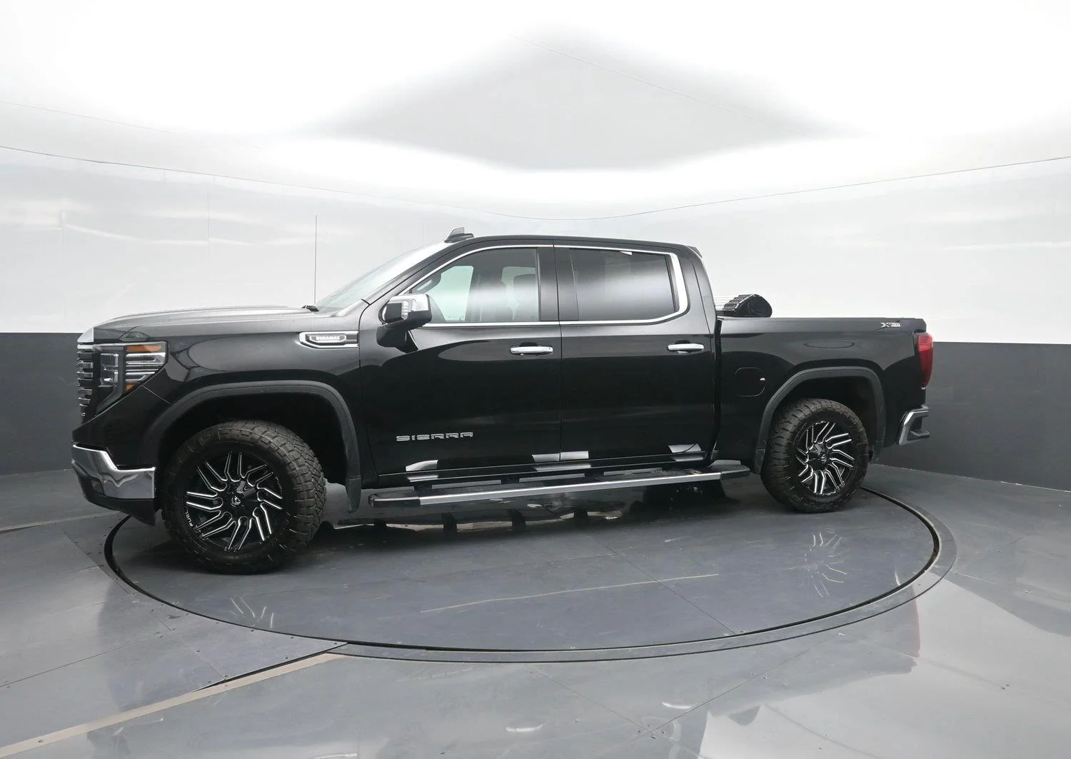 Used 2023 ONYX BLACK GMC SLT image 42