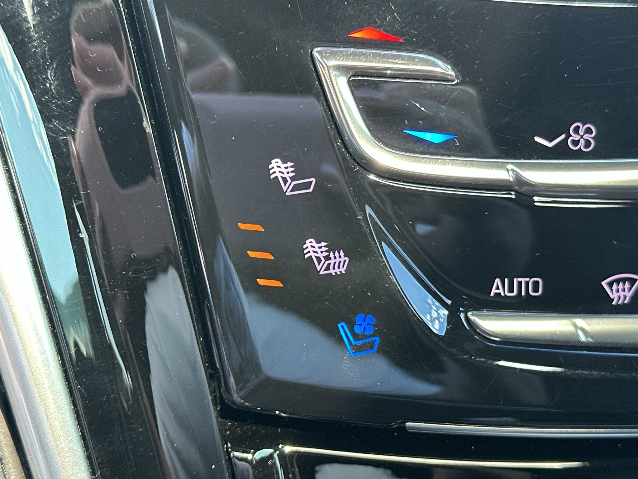 Used 2019 Shadow Metallic Cadillac Platinum image 25