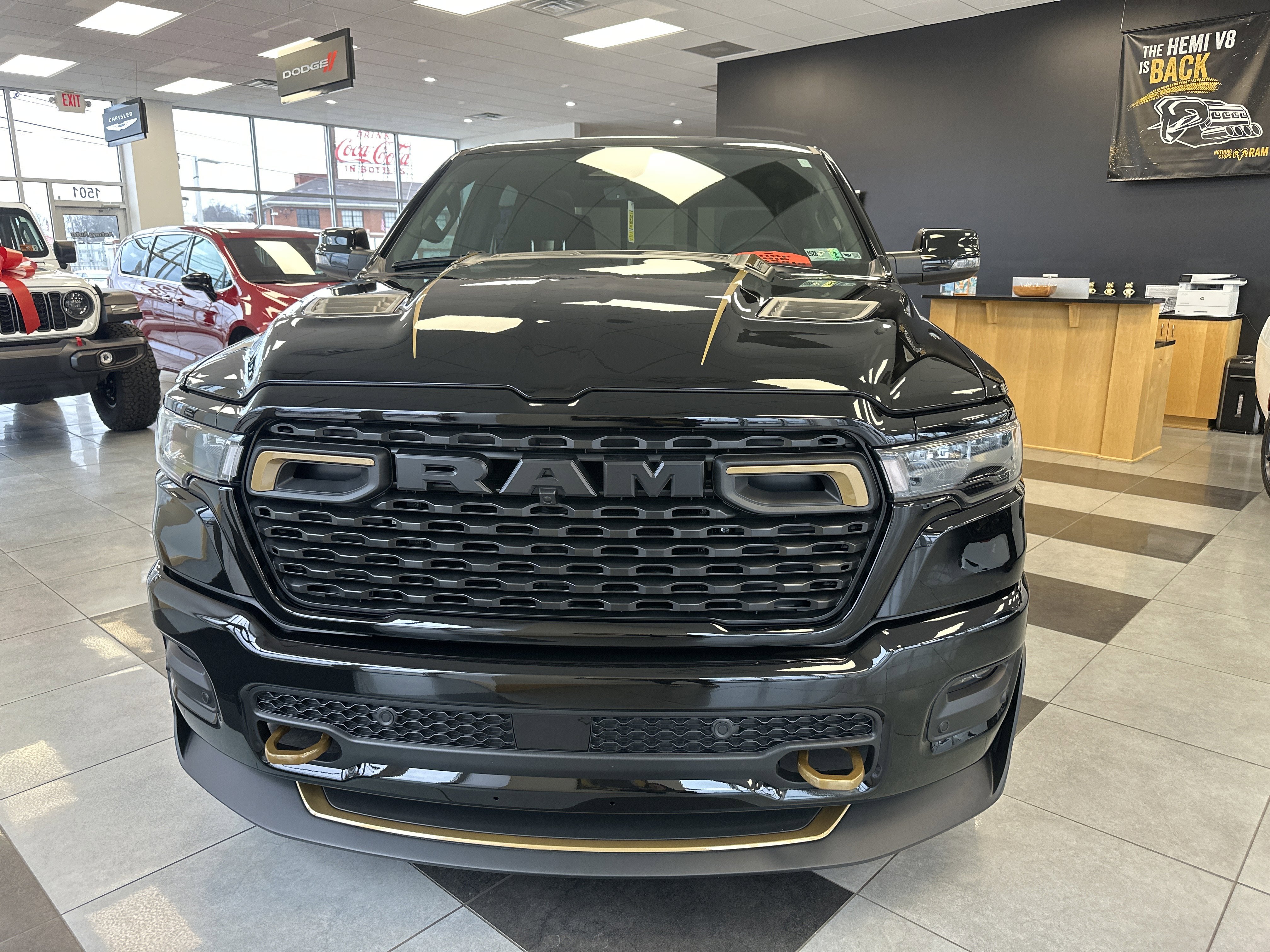 New 2026 Diamond Black Crystal Pearl-Coat Exterior Paint RAM Big Horn DC 650 image 2