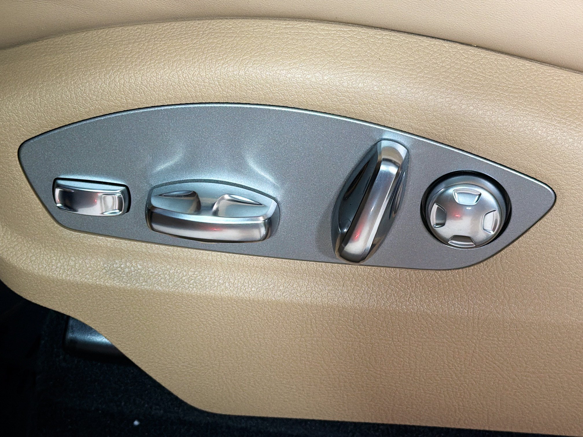 New 2026 Gentian Blue Metallic Porsche  image 25
