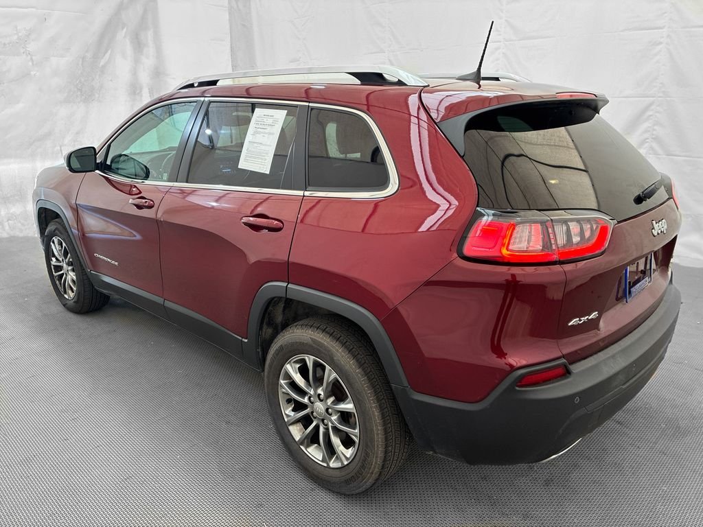 Used 2021 Red Jeep Latitude Lux image 3