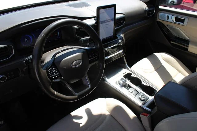 Used 2021 White Ford Platinum image 2