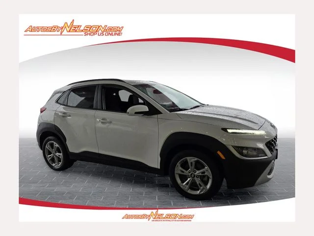 Used 2023 White Hyundai SEL image 1