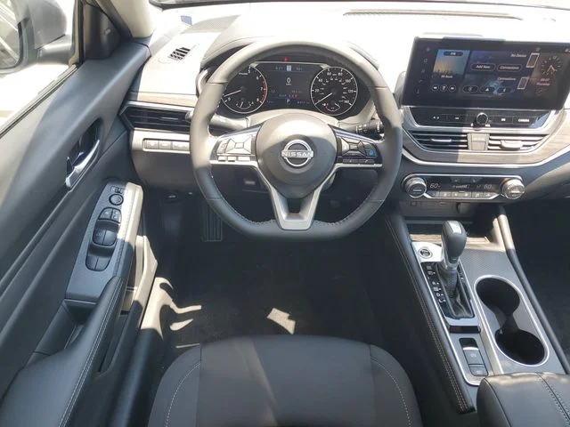 2025 Nissan Altima SV - Photo 17