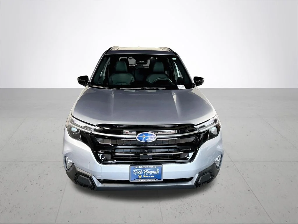 New 2026 ICE SILVER METALLIC Subaru Touring image 3