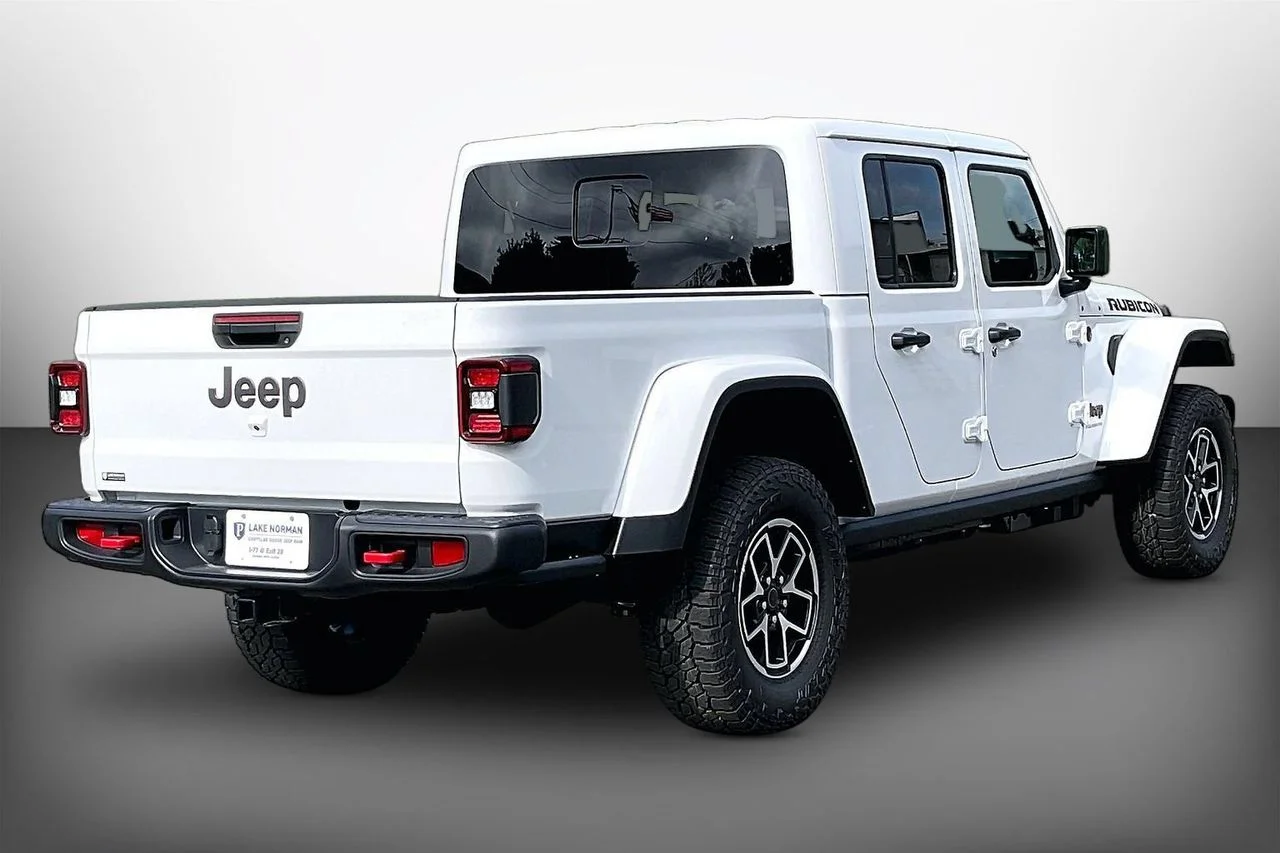 New 2026 Bright White Clear-Coat Exterior Paint Jeep Rubicon image 8