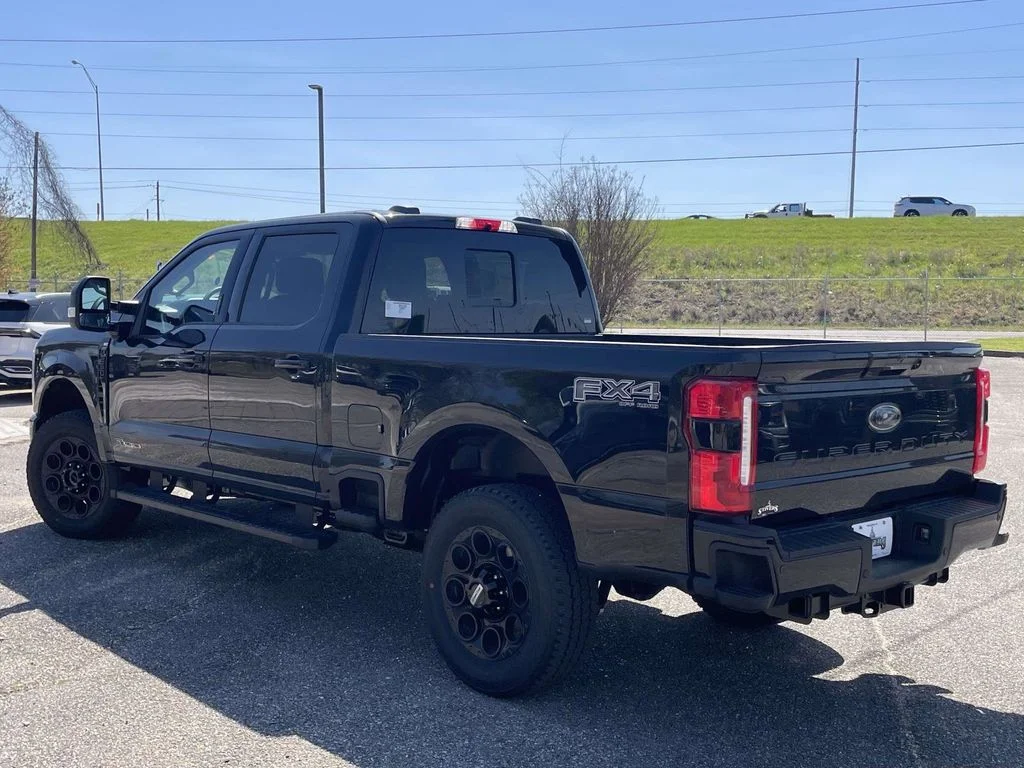 New 2026 Agate Black Metallic Ford XLT image 5