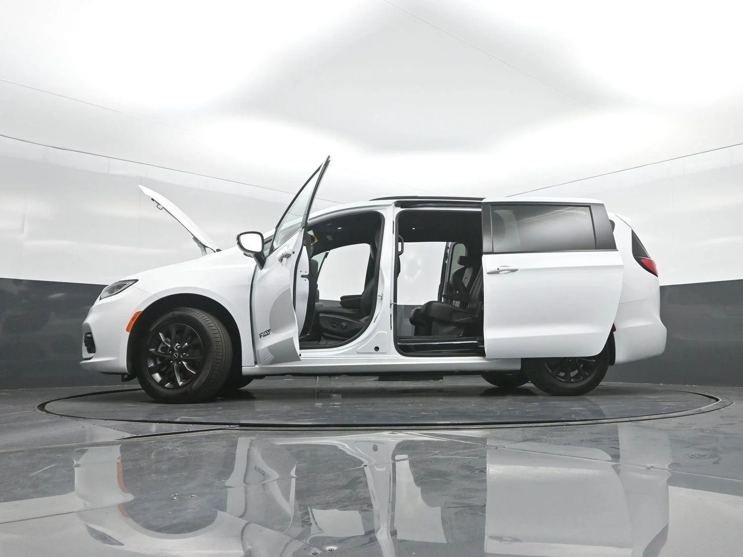 New 2026 Bright White Clear-Coat Exterior Paint Chrysler Select image 51