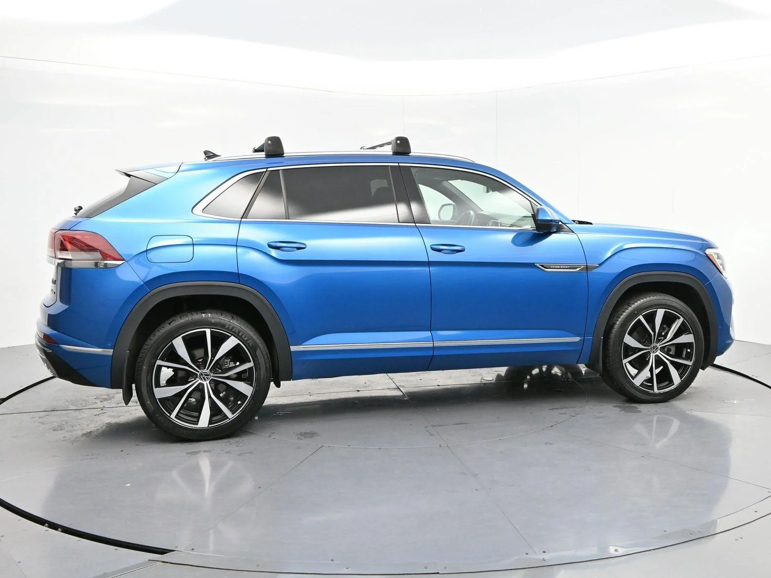 Used 2024 Kingfisher Blue Metallic Volkswagen 2.0T SEL Premium R-Line image 8