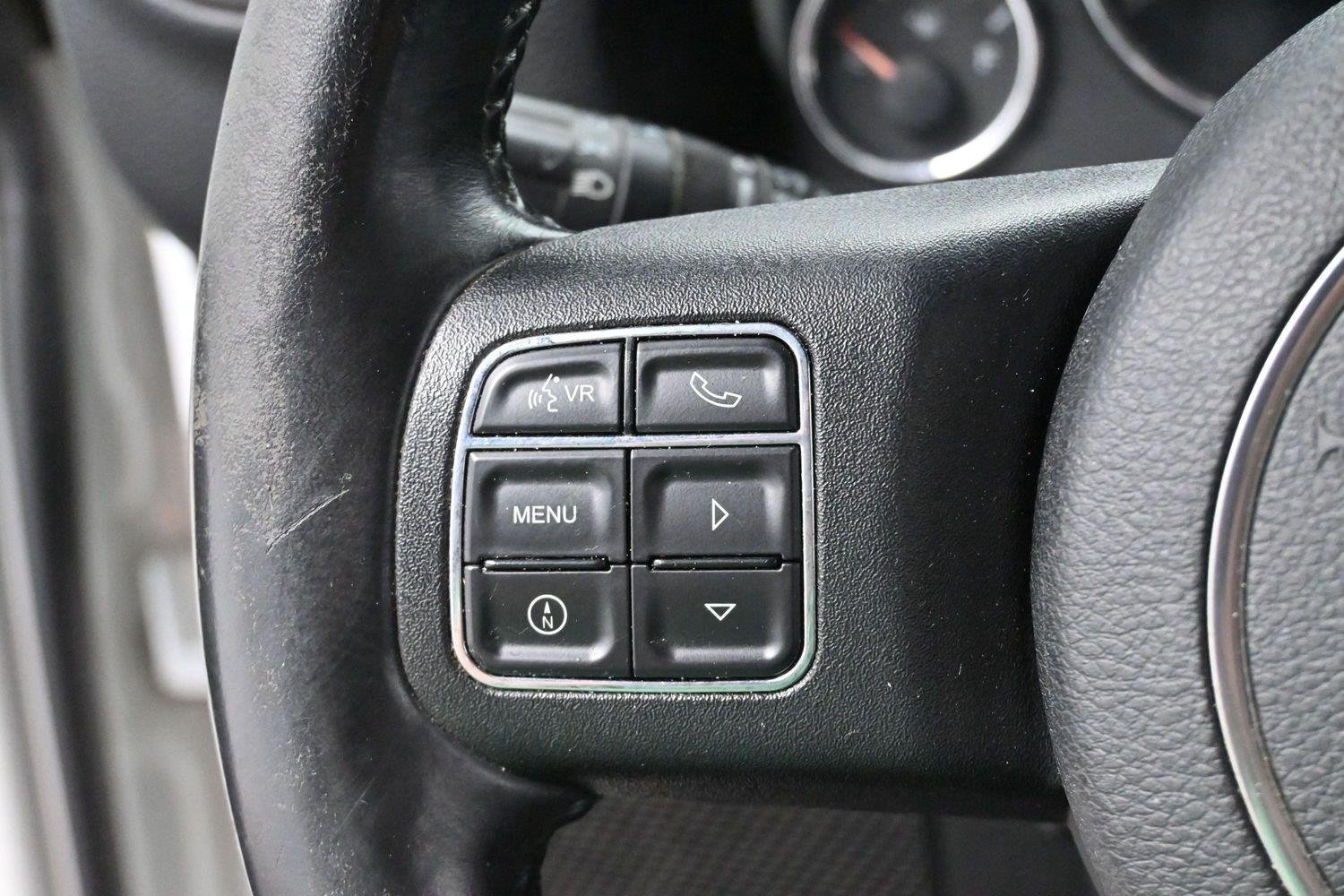 Used 2015 Bright White Clearcoat Jeep Sport image 17