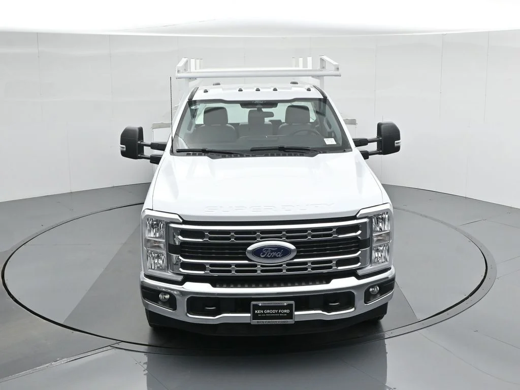 2026 Ford F-350 Super Duty Chassis Cab XL - Photo 37