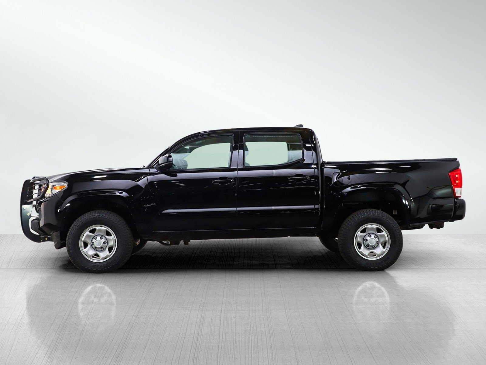 Used 2017 Toyota Tacoma SR with VIN 3TMCZ5ANXHM098358 for sale in Burnsville, Minnesota