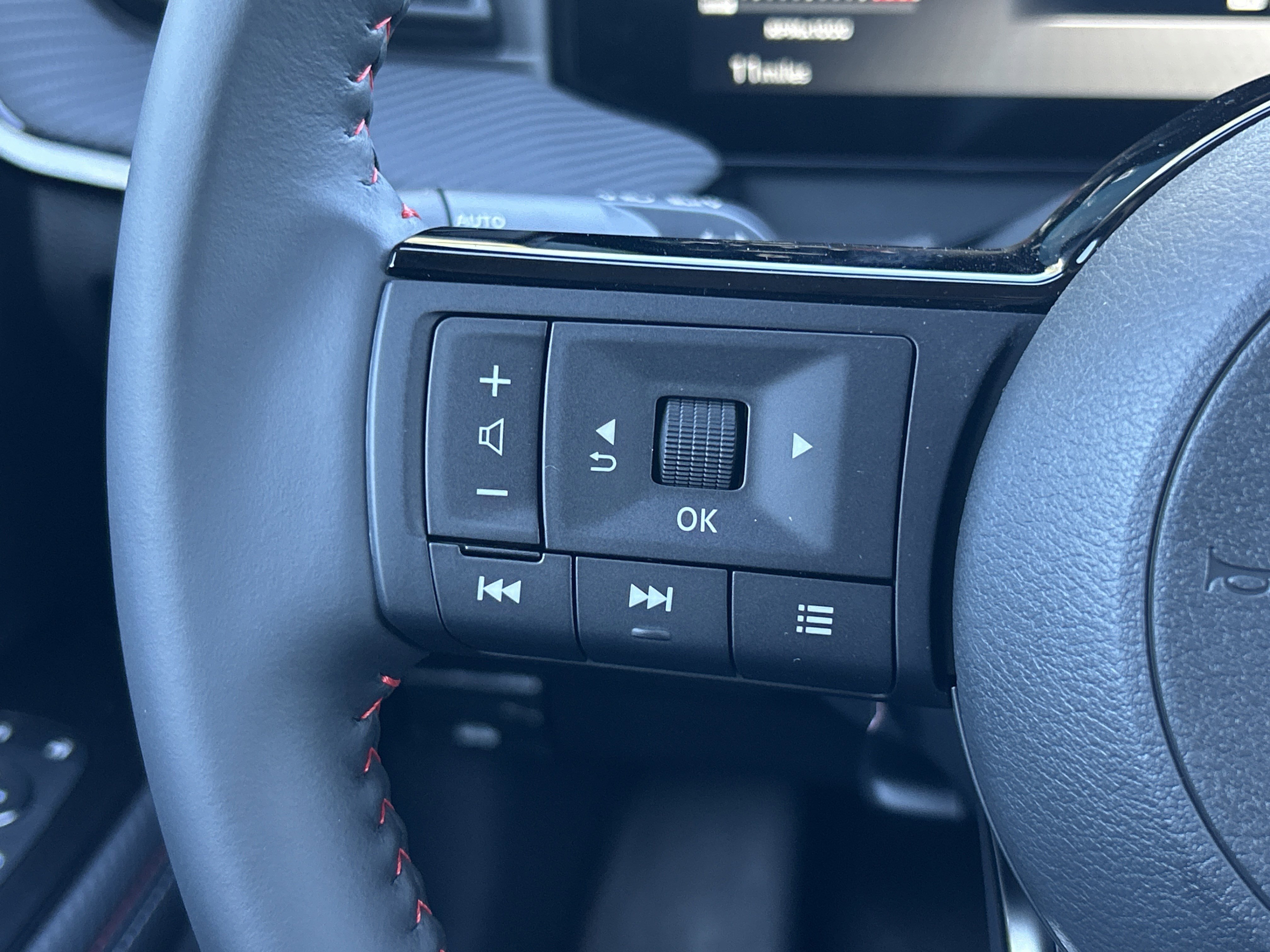 2026 Nissan KICKS SR - Photo 11