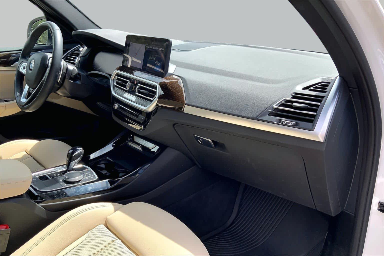 Used 2024 Mineral White Metallic BMW xDrive30i image 18