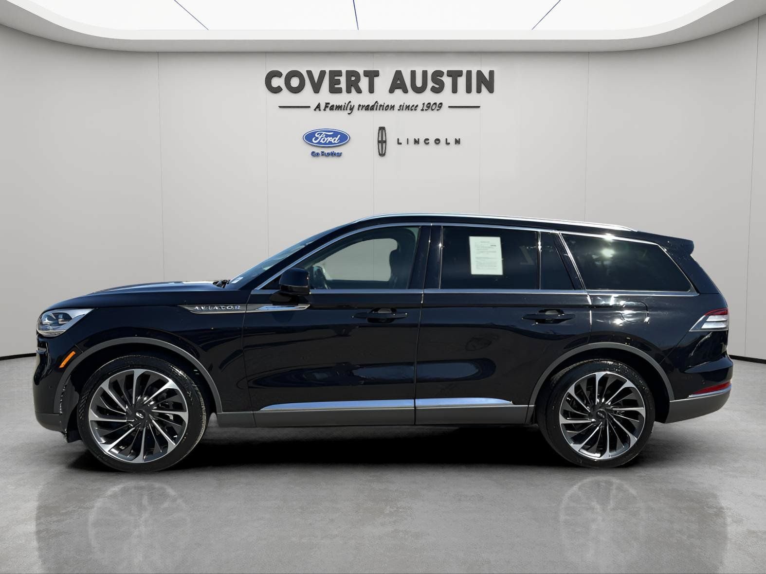 Used 2020 Black Lincoln Reserve image 4