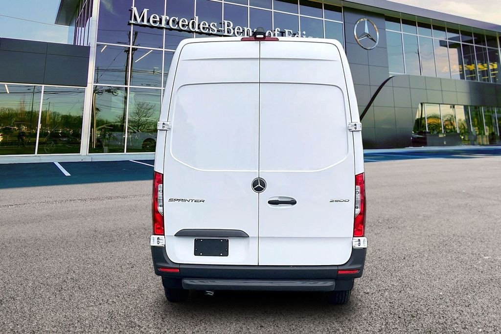 New 2026 Arctic White Mercedes-Benz Cargo 170 WB image 4